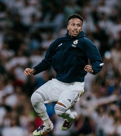 跟队记者：米利唐右大腿受伤 具体伤愈时间未知